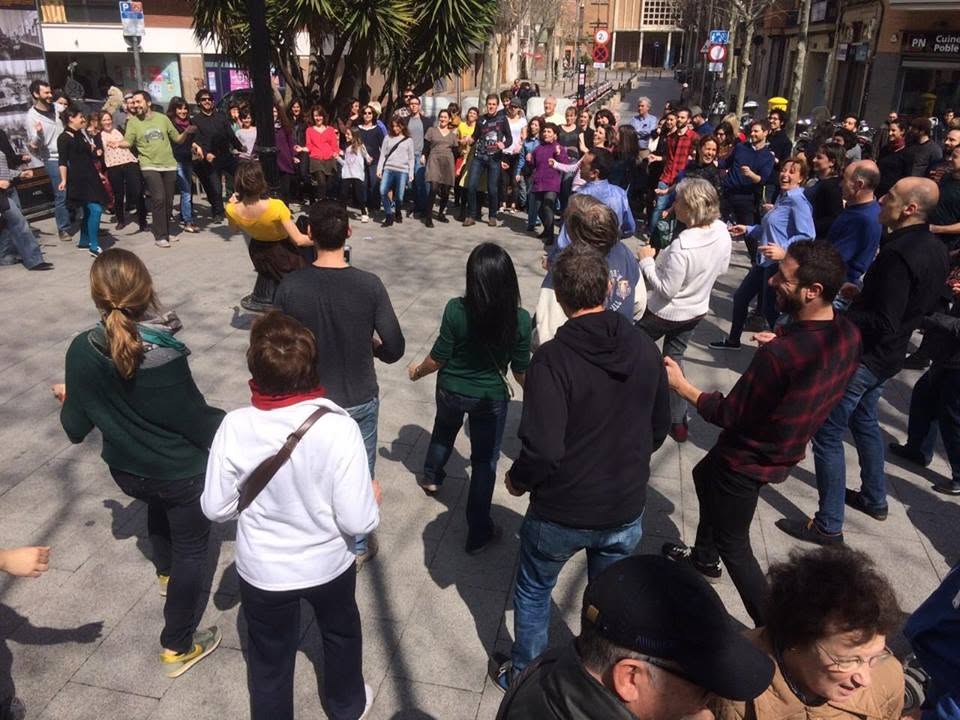 Ballada a la Plaça Can Saladrigas per la Festa Major de Poblenou